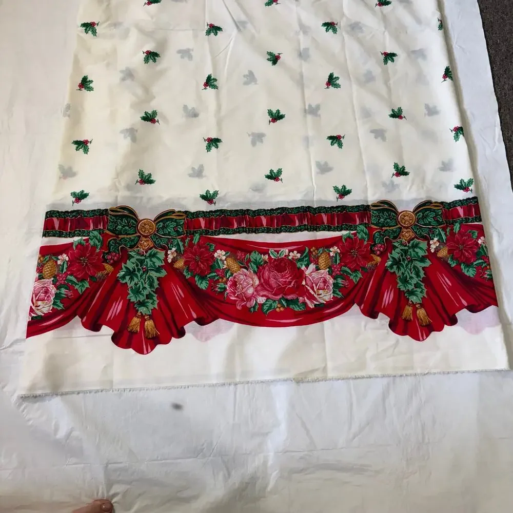 Hallmark Wamsutta Cut to Length Poinsettia Christmas Tablecloth 4 yard 72